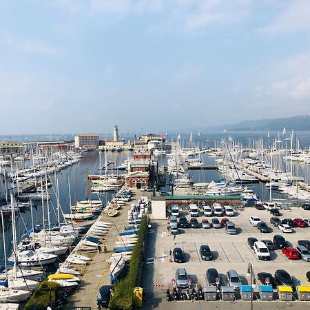 Appartamento Puesta Del Sol Trieste Esterno foto
