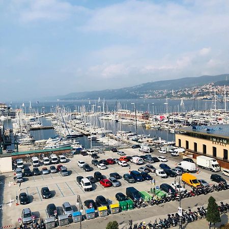Appartamento Puesta Del Sol Trieste Esterno foto
