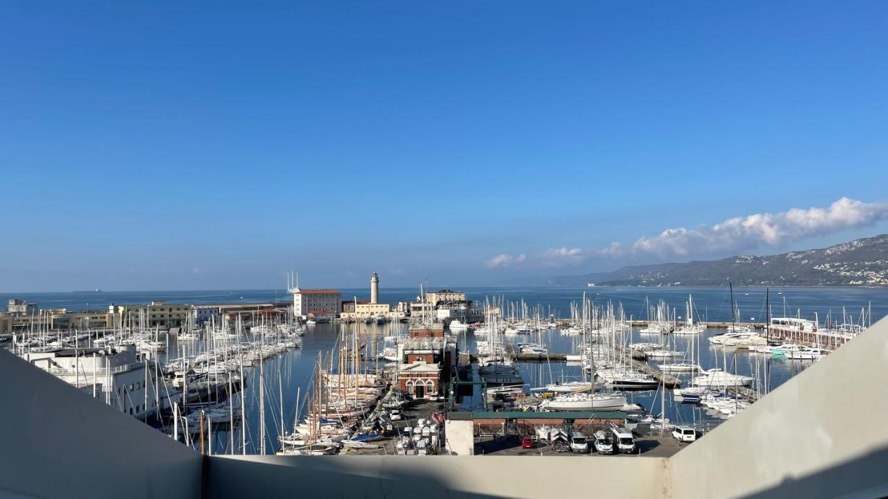 Appartamento Puesta Del Sol Trieste Esterno foto