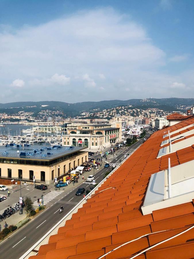 Appartamento Puesta Del Sol Trieste Esterno foto