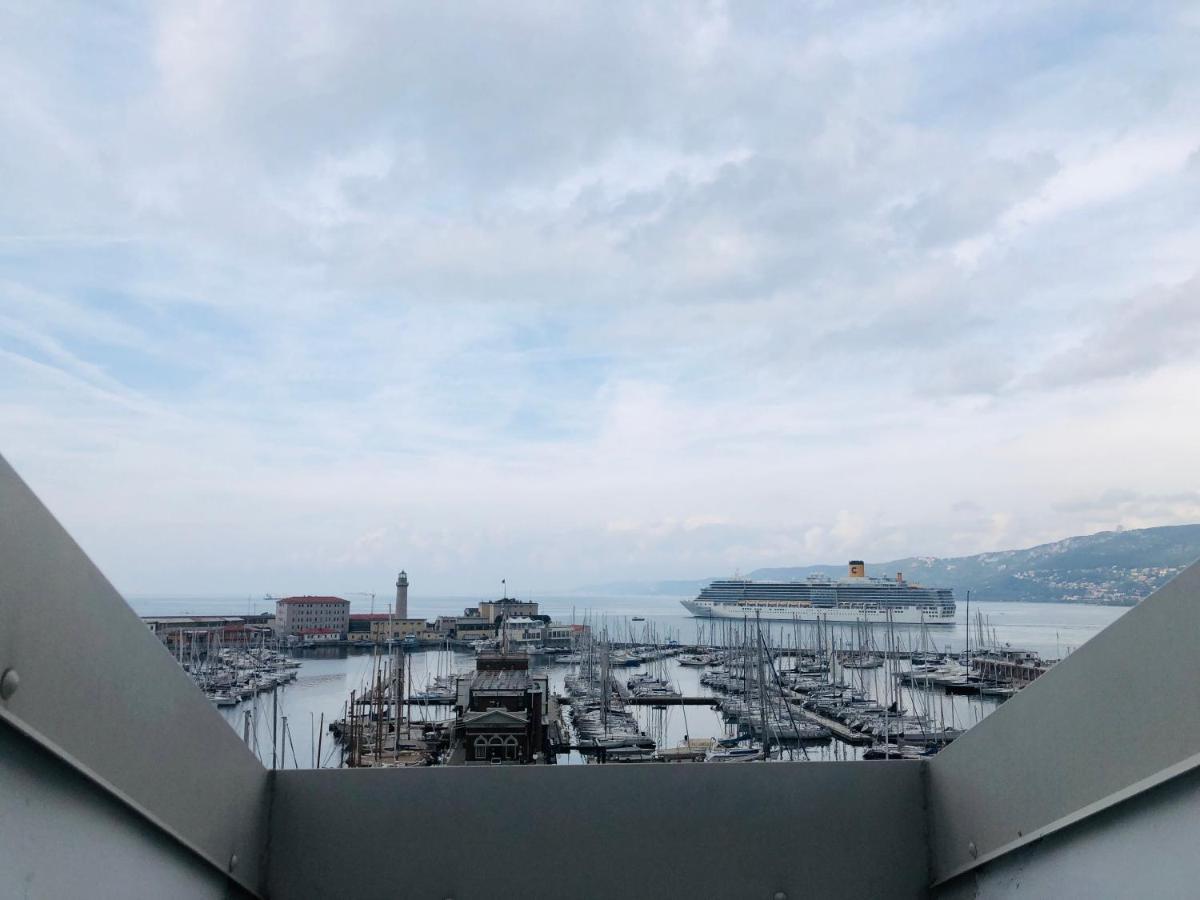Appartamento Puesta Del Sol Trieste Esterno foto