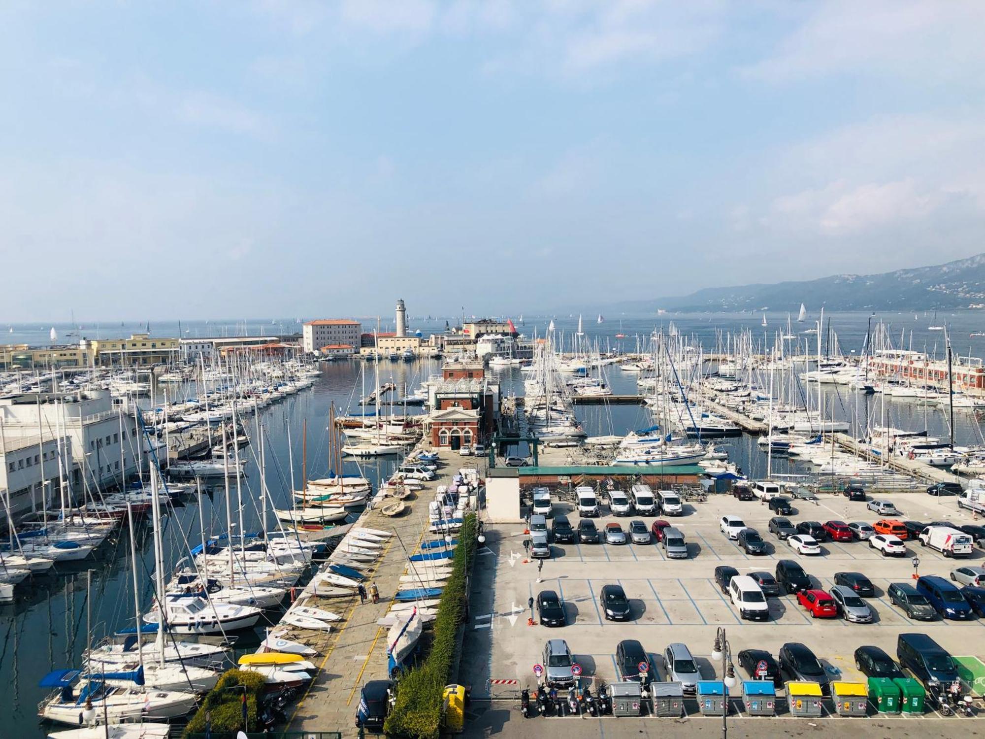 Appartamento Puesta Del Sol Trieste Esterno foto