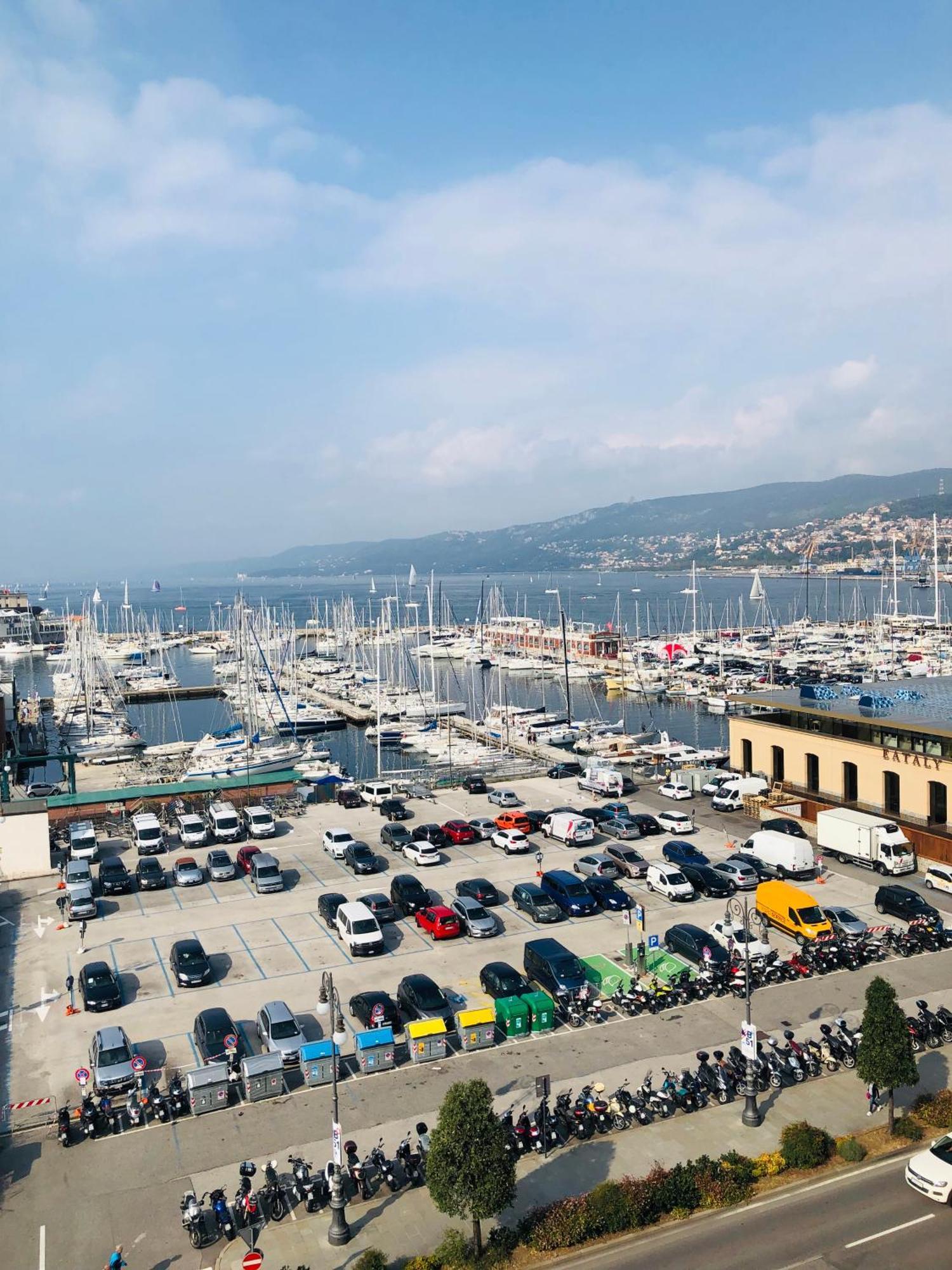 Appartamento Puesta Del Sol Trieste Esterno foto
